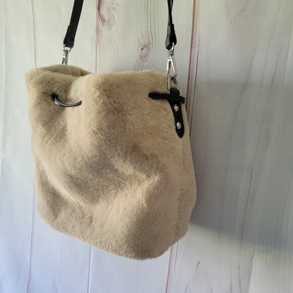 House of Harlow 1960 Handbags - House of Harlow1960 Cream & Black Bucket Crossbody Purse Bag. Faux Fur EUC